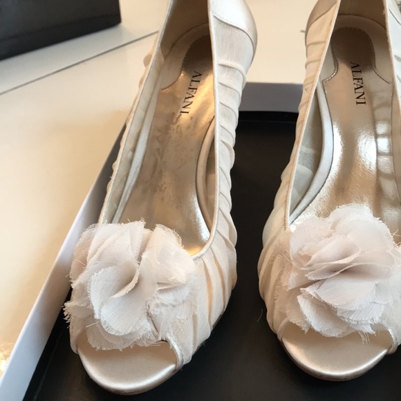 Beautiful Alfani Wedding Shoes - Picture 9 of 13